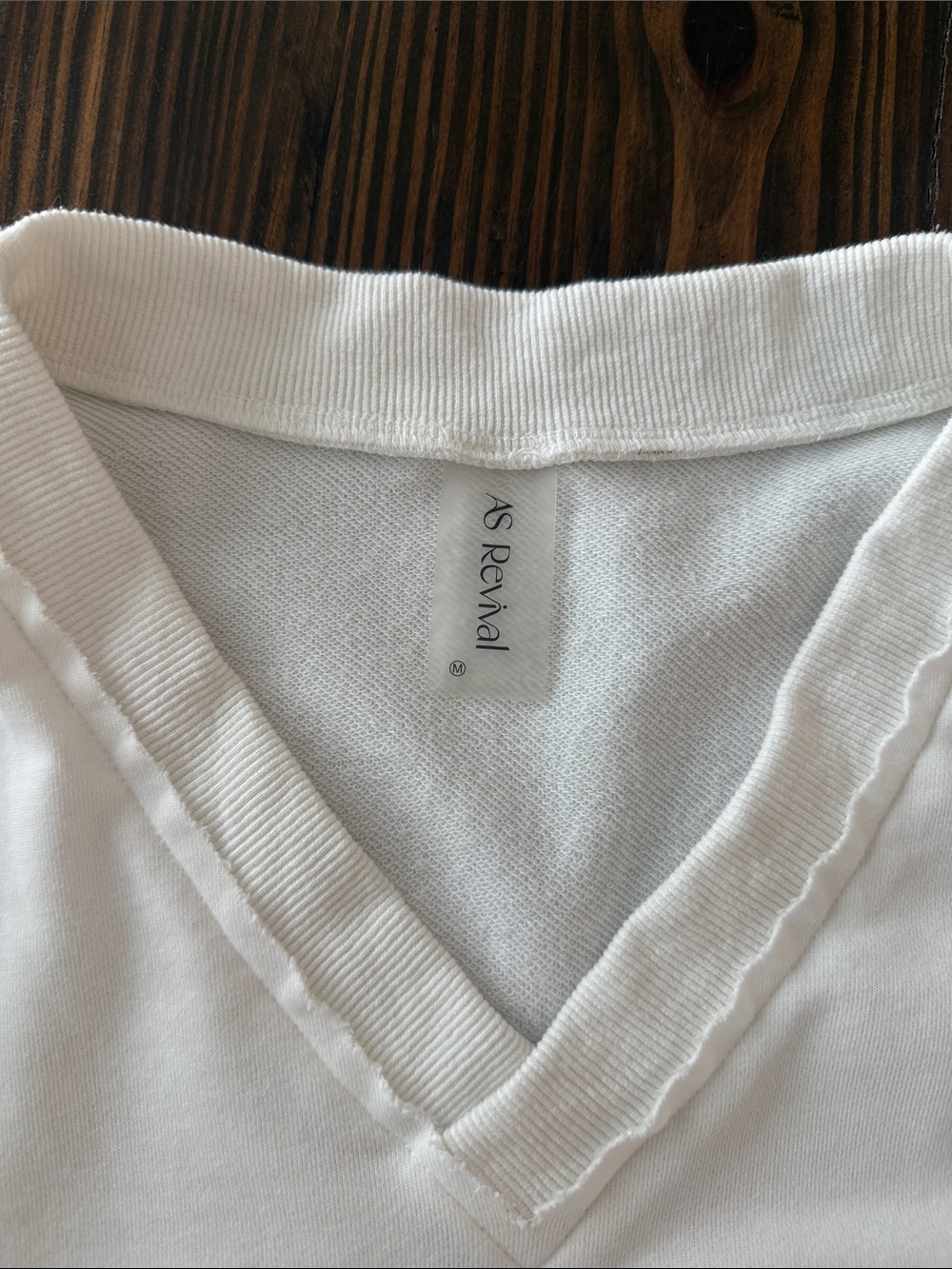 Altar’d State Cropped White V-Neck Sweatshirt Women’s Size Medium Lightweight - Picture 5 of 8